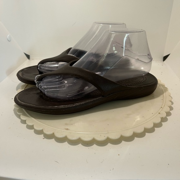 HOLEY SOLES tong sandals size 9 - Picture 2 of 8